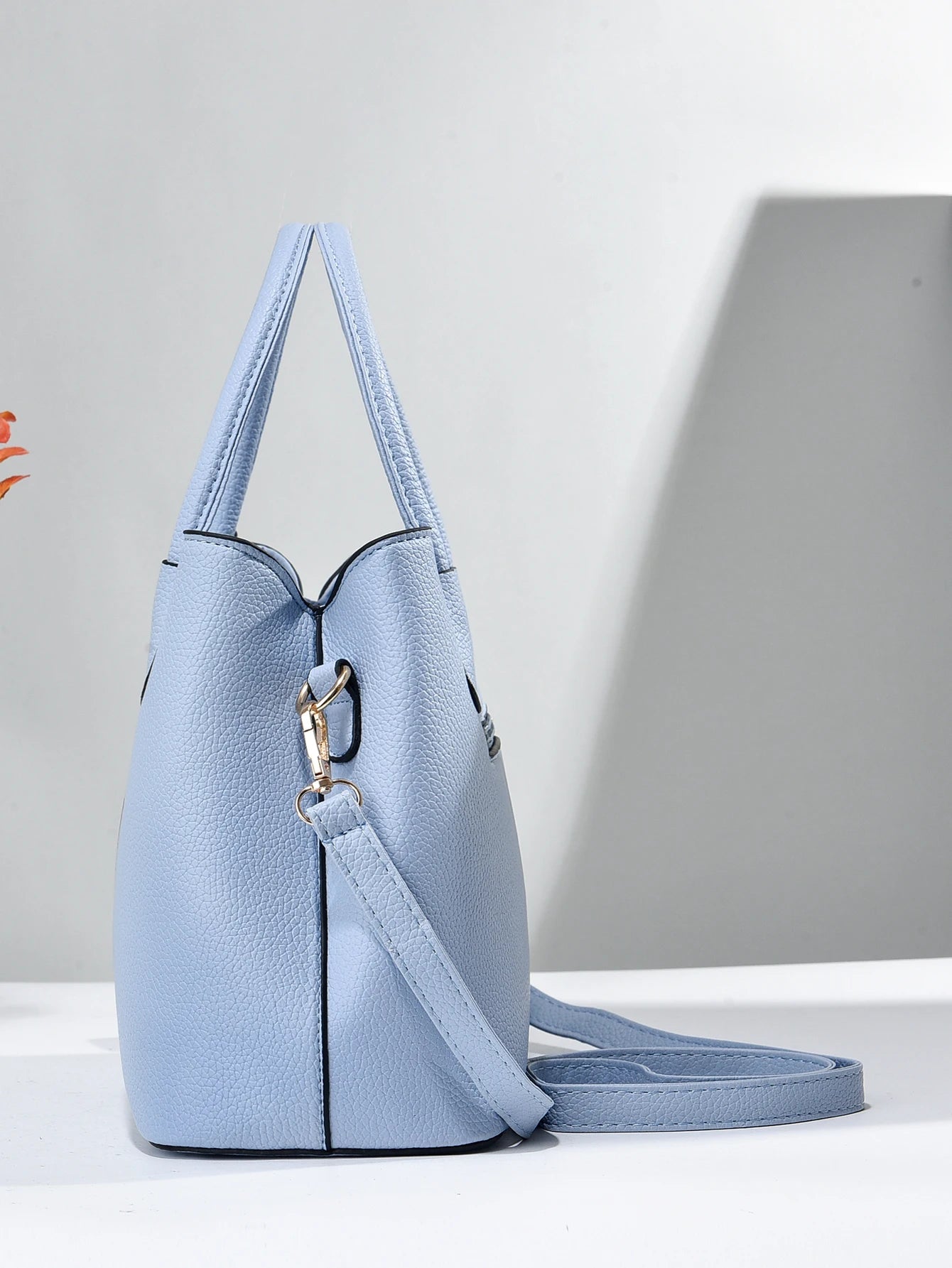 Fashion Elegance Embossed Handbag: LuxeLeather