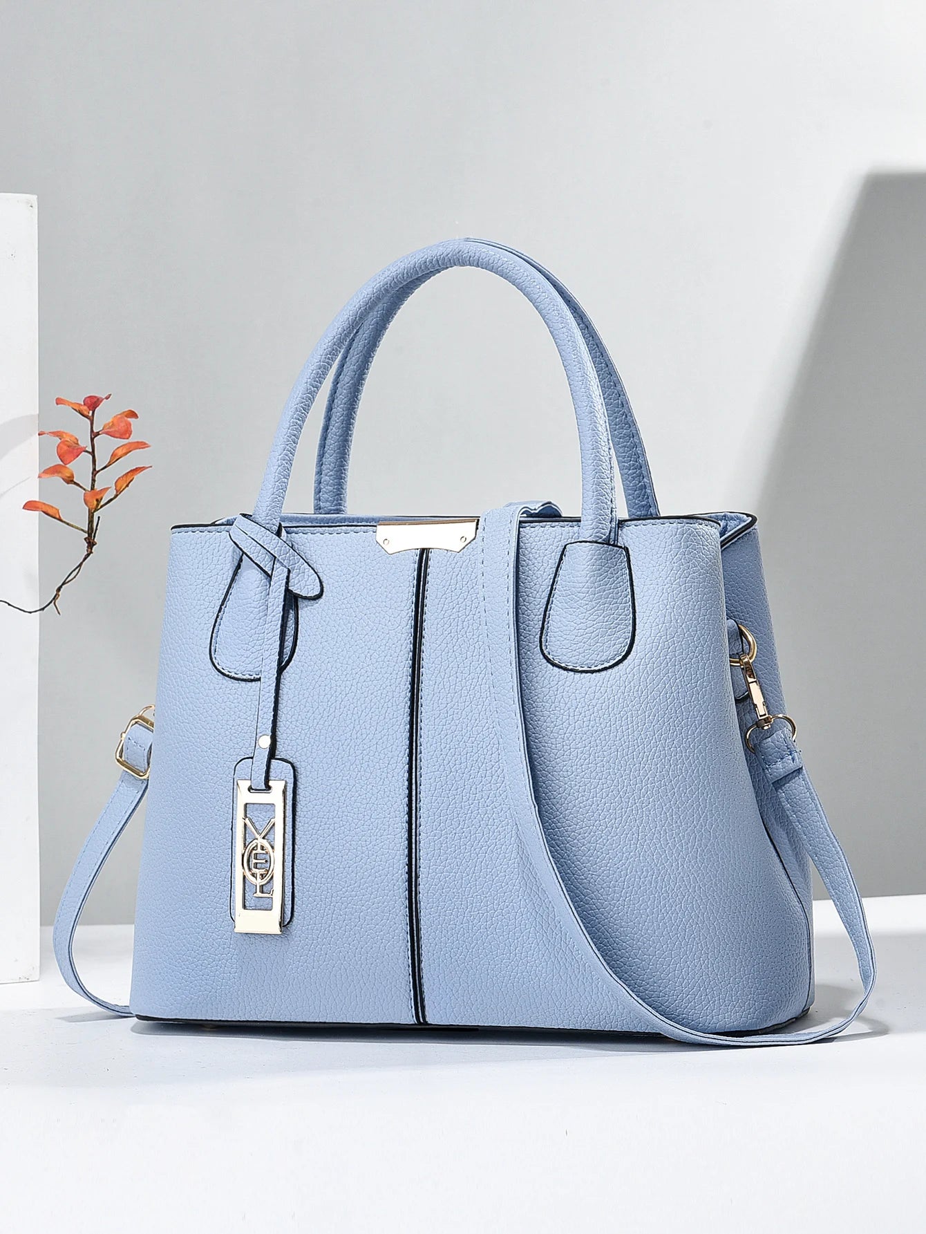 Fashion Elegance Embossed Handbag: LuxeLeather